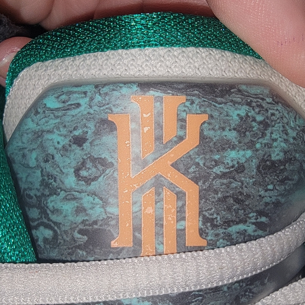 Kyrie 8 unreleased Circle of Life size 5(5.5) - Picture 12 of 15